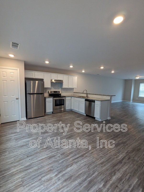 Union City 3BD/2.5BA Townhome ! property image