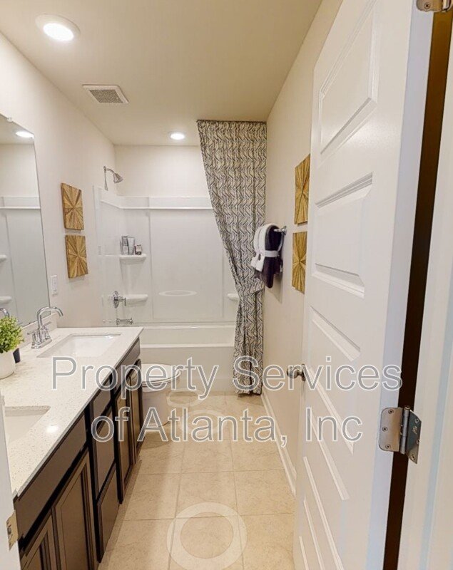 Fairburn 5BD/2.5BA newer home! property image