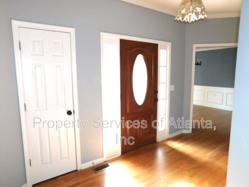 Acworth-Cobb-4BR/3.5BA - Attic for Storage - Finished Basement property image