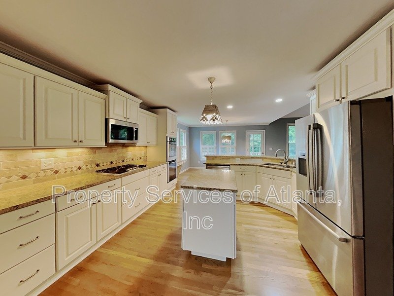 Acworth-Cobb-4BR/3.5BA - Attic for Storage - Finished Basement property image