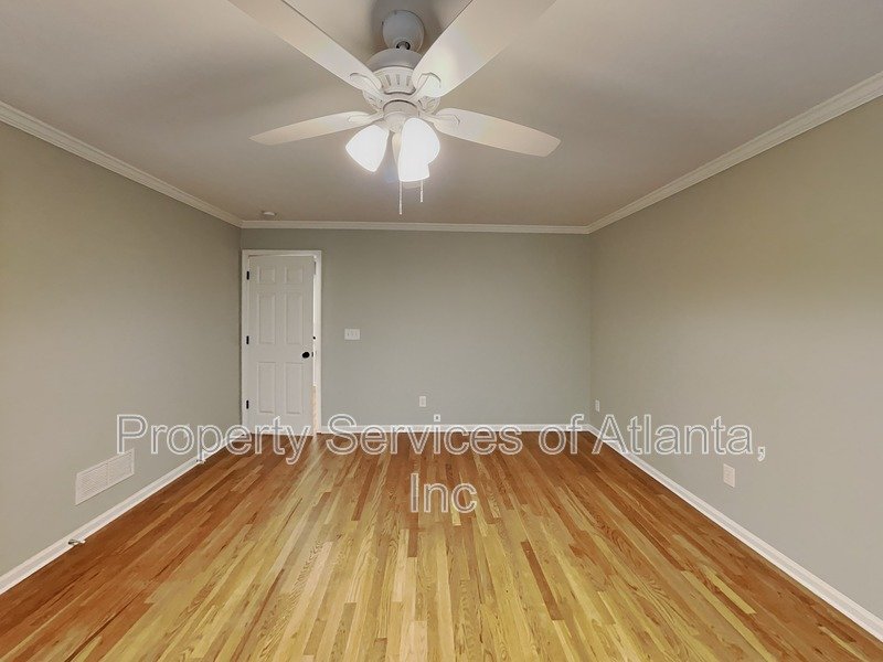 Acworth-Cobb-4BR/3.5BA - Attic for Storage - Finished Basement property image