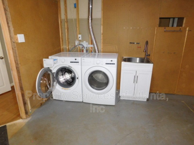 Acworth-Cobb-4BR/3.5BA - Attic for Storage - Finished Basement property image