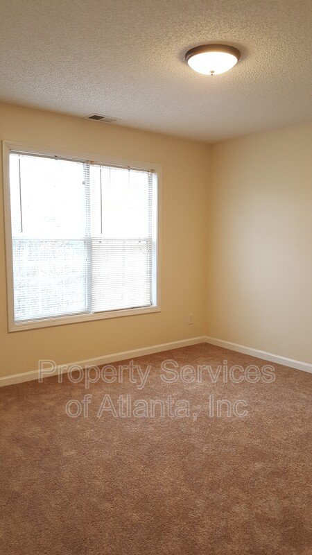 4BD/2.5 BA Stockbridge Fenced yard Move In Now!!! property image