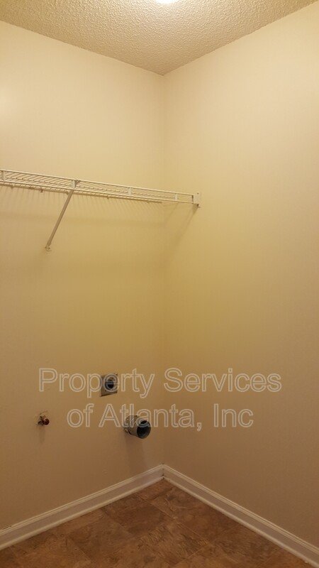 4BD/2.5 BA Stockbridge Fenced yard Move In Now!!! property image