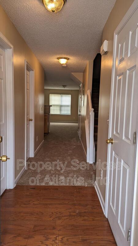Spacious 4BD/3BA townhome in Morrow Move In Now property image