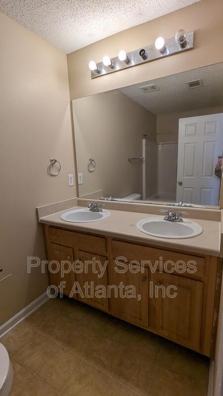 Spacious 4BD/3BA townhome in Morrow Move In Now property image
