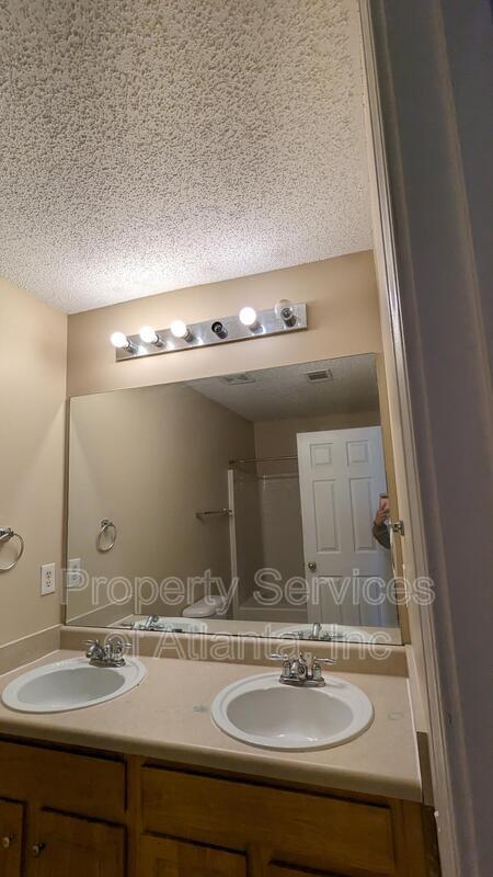 Spacious 4BD/3BA townhome in Morrow Move In Now property image