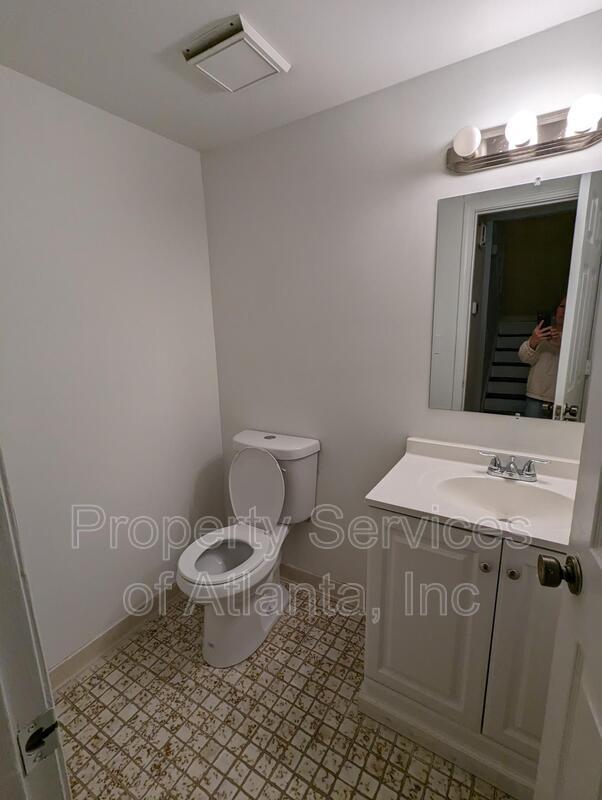 3BD/2.5 Townhome Move in now property image