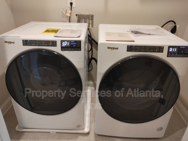 Woodstock - 4BR/3.5BA -TOWNHOUSE-GREAT SCHOOLS-INCLUDES LANDSCAPING. property image