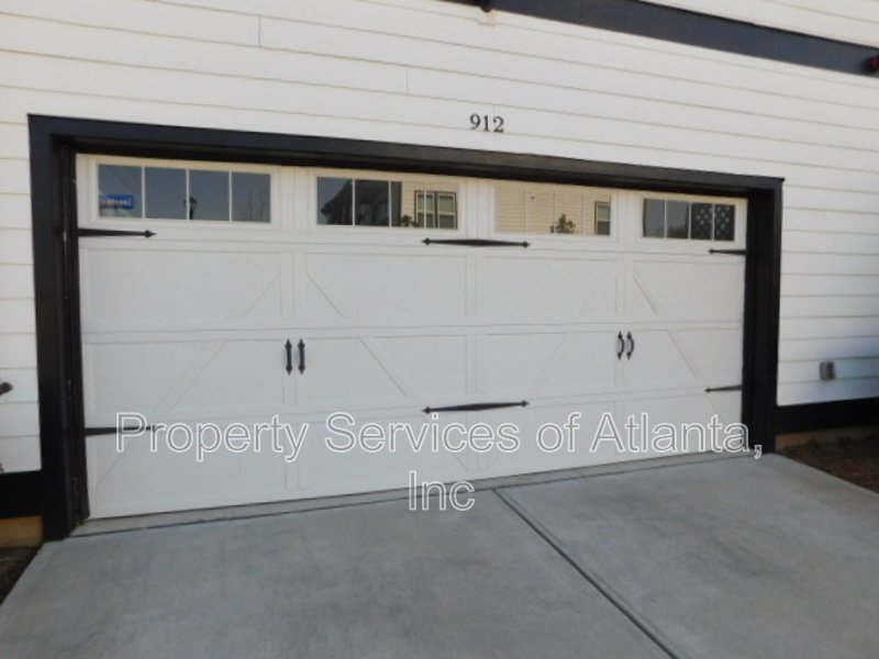 Woodstock - 4BR/3.5BA -TOWNHOUSE-GREAT SCHOOLS-INCLUDES LANDSCAPING. property image