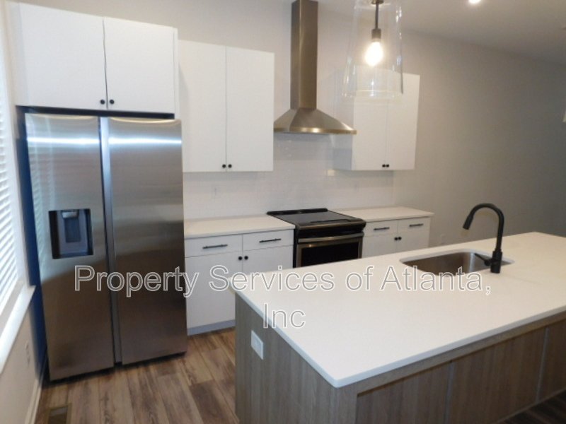 Chastain Park - 3-Story Newer Townhouse - Great Location!! property image