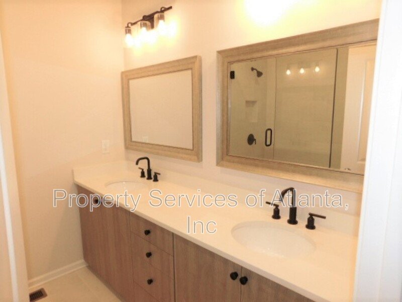 Chastain Park - 3-Story Newer Townhouse - Great Location!! property image