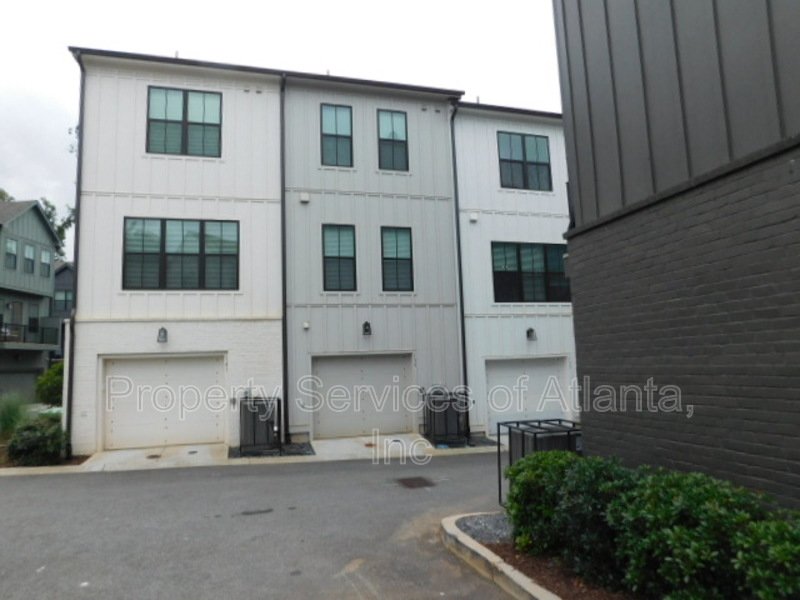 Chastain Park - 3-Story Newer Townhouse - Great Location!! property image