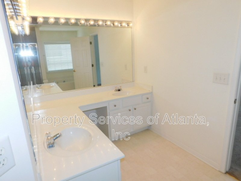 Alpharetta - 3BR/2.5BA TH - Includes Landscaping & Trash property image