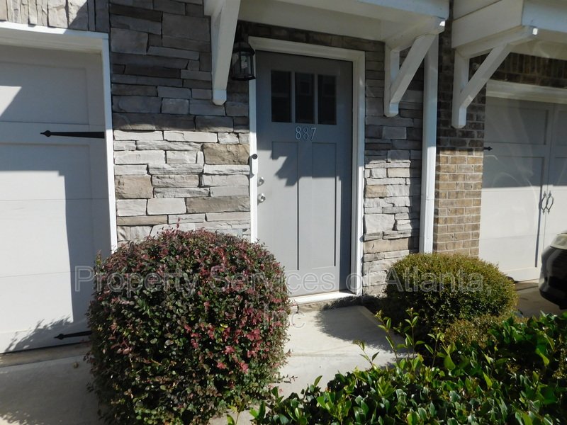 Gated - 4/3.5  Townhouse- Trash & Landscaping Included property image