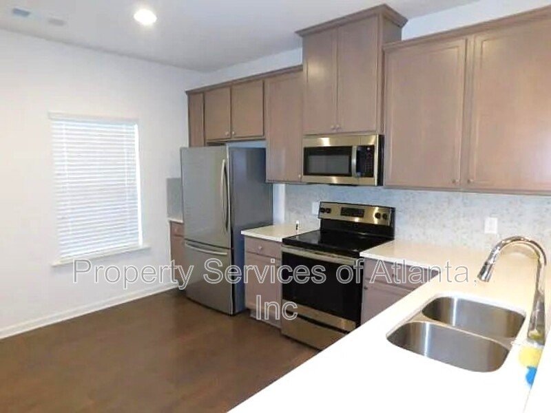 Gated - 4/3.5  Townhouse- Trash & Landscaping Included property image