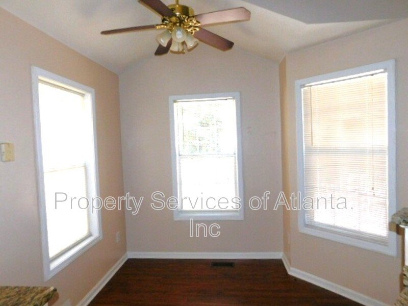 Acworth-4BR/3BA-Finished Basement-Bedroom-Bath-Kitchenette & Bonus property image