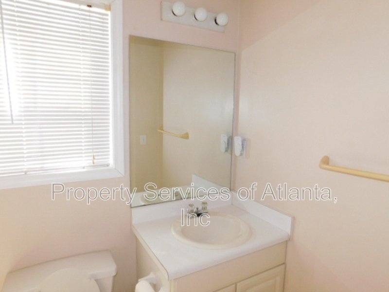 Acworth-4BR/3BA-Finished Basement-Bedroom-Bath-Kitchenette & Bonus property image