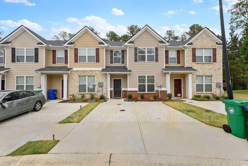 Lithonia Newer Townhome-2BR/2.5BA Fenced Yard property image