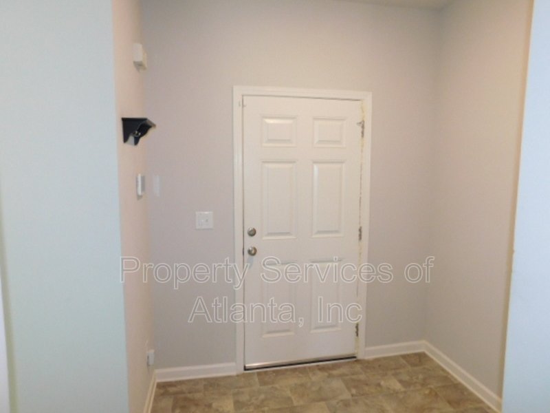 Lithonia Newer Townhome-2BR/2.5BA Fenced Yard property image
