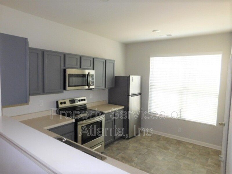 Lithonia Newer Townhome-2BR/2.5BA Fenced Yard property image