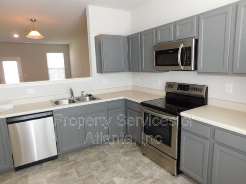Lithonia Newer Townhome-2BR/2.5BA Fenced Yard property image
