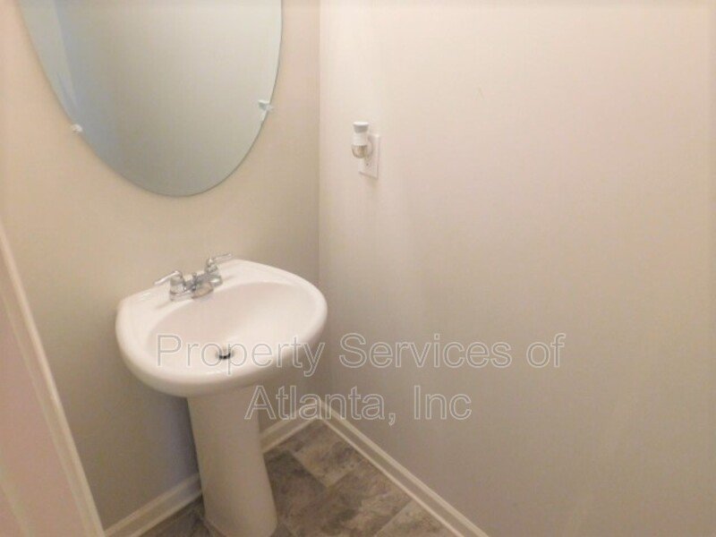 Lithonia Newer Townhome-2BR/2.5BA Fenced Yard property image