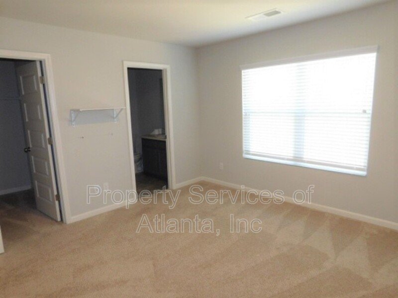 Lithonia Newer Townhome-2BR/2.5BA Fenced Yard property image