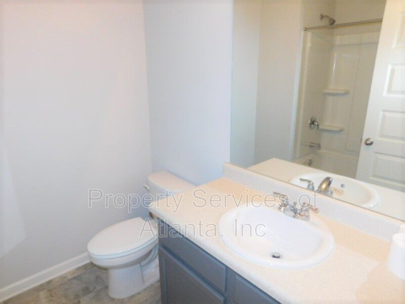 Lithonia Newer Townhome-2BR/2.5BA Fenced Yard property image