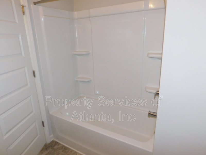 Lithonia Newer Townhome-2BR/2.5BA Fenced Yard property image