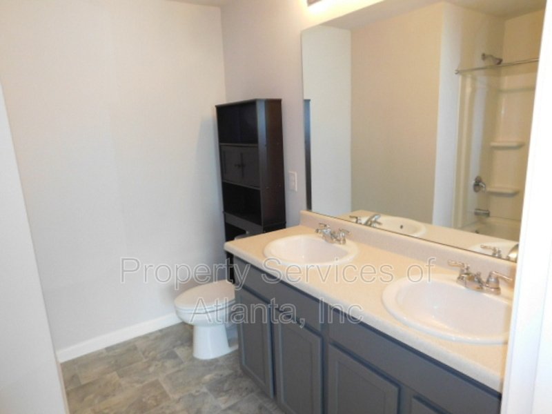 Lithonia Newer Townhome-2BR/2.5BA Fenced Yard property image