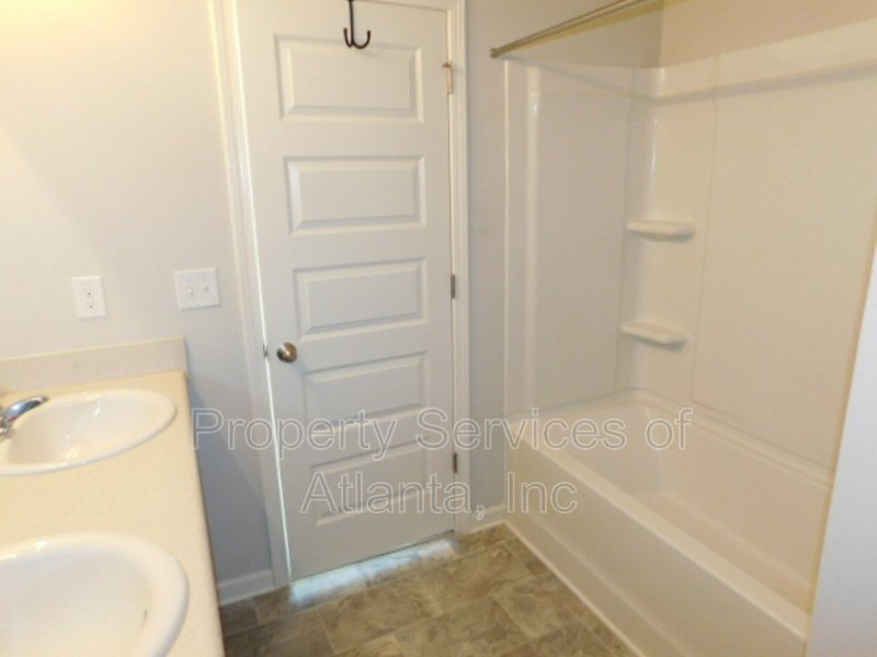 Lithonia Newer Townhome-2BR/2.5BA Fenced Yard property image