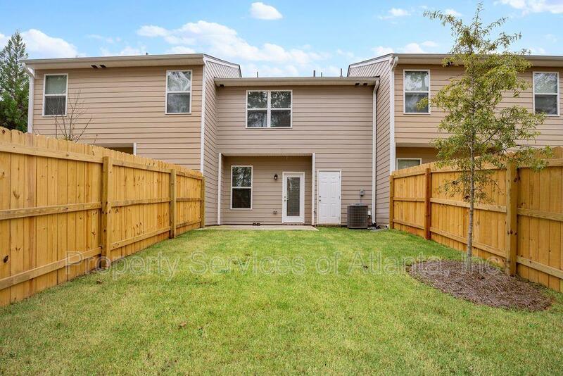 Lithonia Newer Townhome-2BR/2.5BA Fenced Yard property image