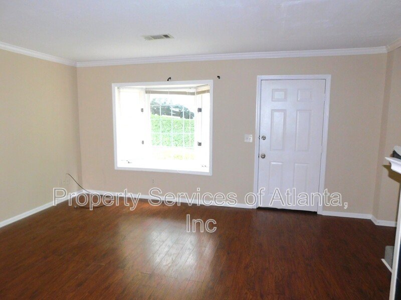 Roswell - 3BR/3.5 BA End Unit - Finished Basement property image