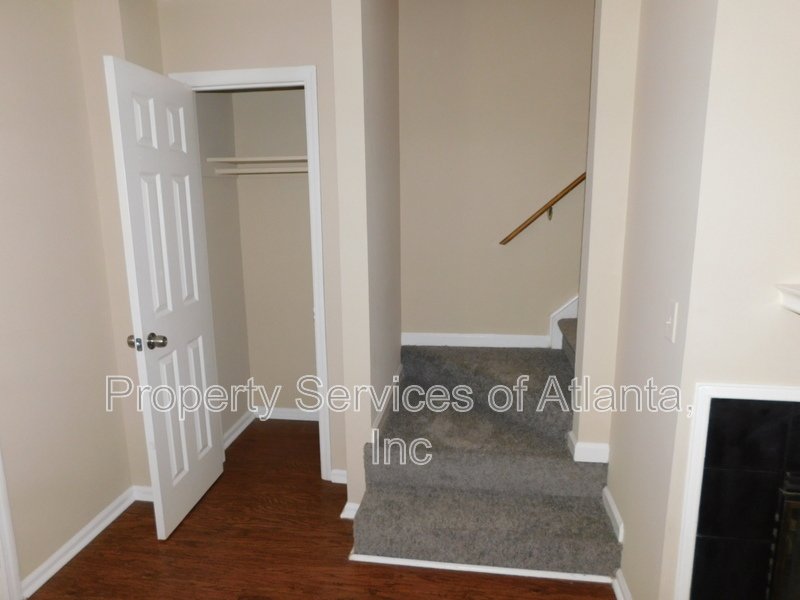 Roswell - 3BR/3.5 BA End Unit - Finished Basement property image