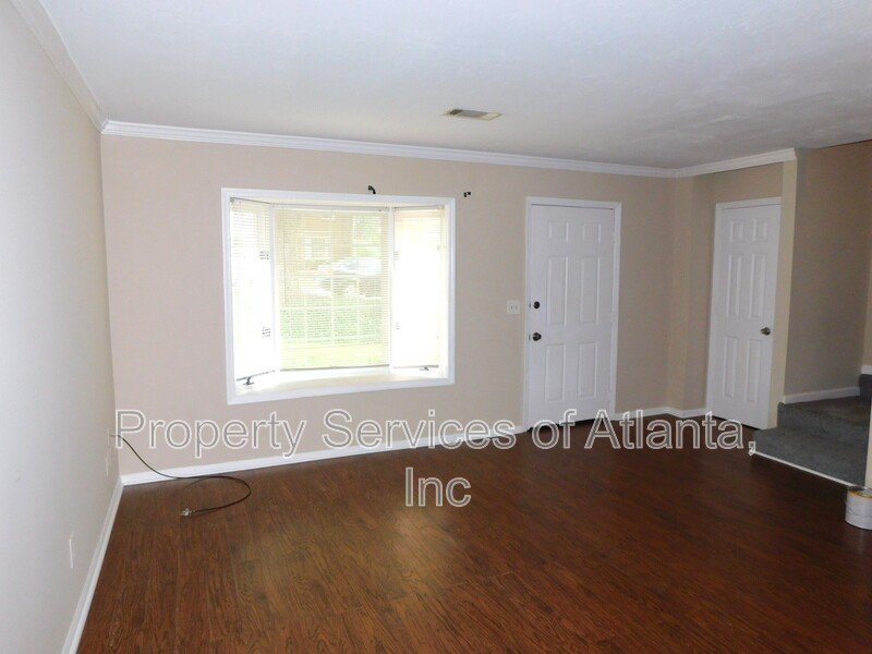 Roswell - 3BR/3.5 BA End Unit - Finished Basement property image