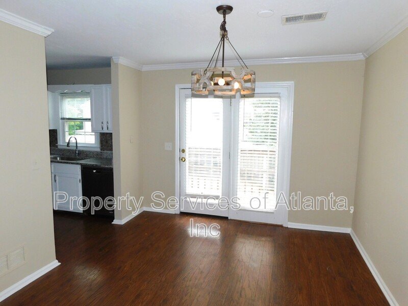 Roswell - 3BR/3.5 BA End Unit - Finished Basement property image