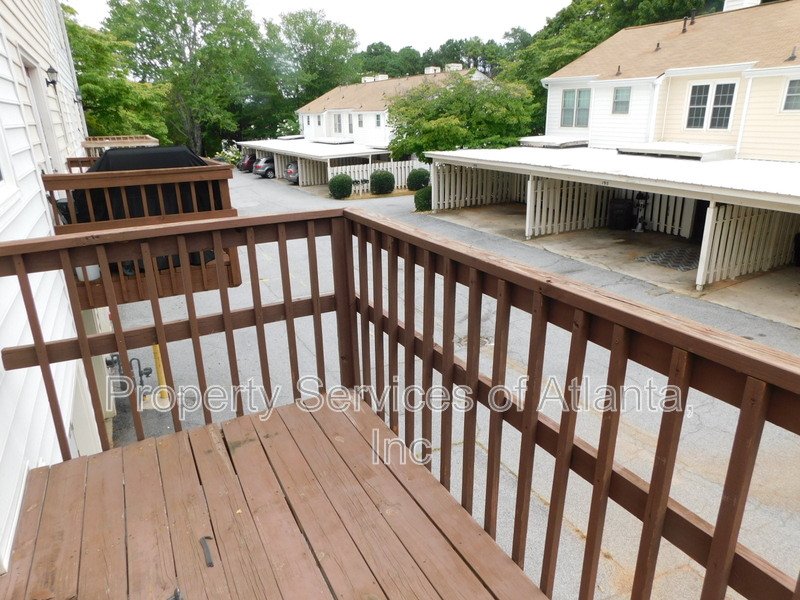 Roswell - 3BR/3.5 BA End Unit - Finished Basement property image