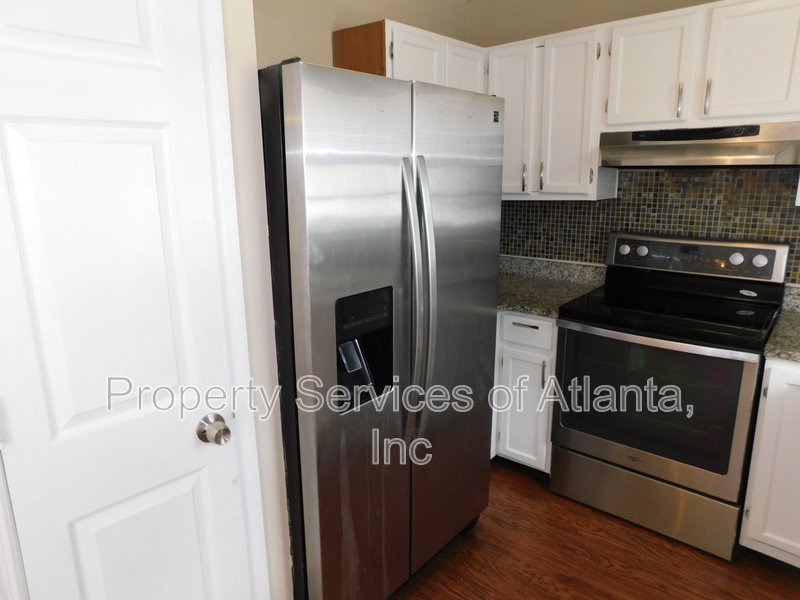 Roswell - 3BR/3.5 BA End Unit - Finished Basement property image