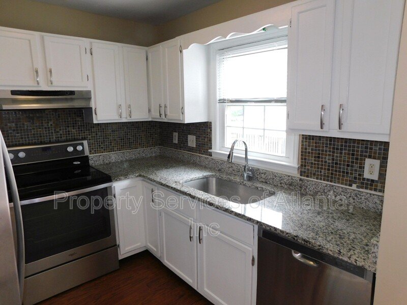 Roswell - 3BR/3.5 BA End Unit - Finished Basement property image