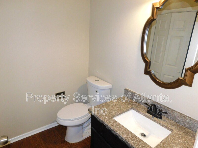 Roswell - 3BR/3.5 BA End Unit - Finished Basement property image