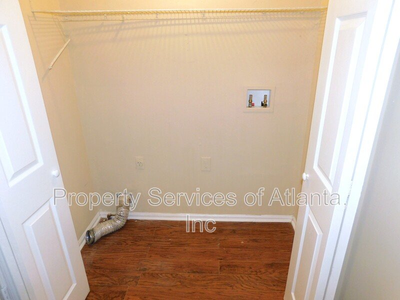 Roswell - 3BR/3.5 BA End Unit - Finished Basement property image