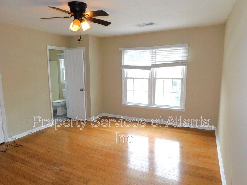Roswell - 3BR/3.5 BA End Unit - Finished Basement property image