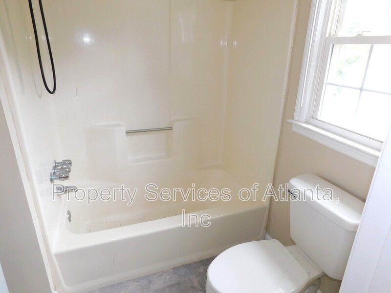 Roswell - 3BR/3.5 BA End Unit - Finished Basement property image