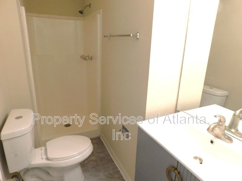 Roswell - 3BR/3.5 BA End Unit - Finished Basement property image
