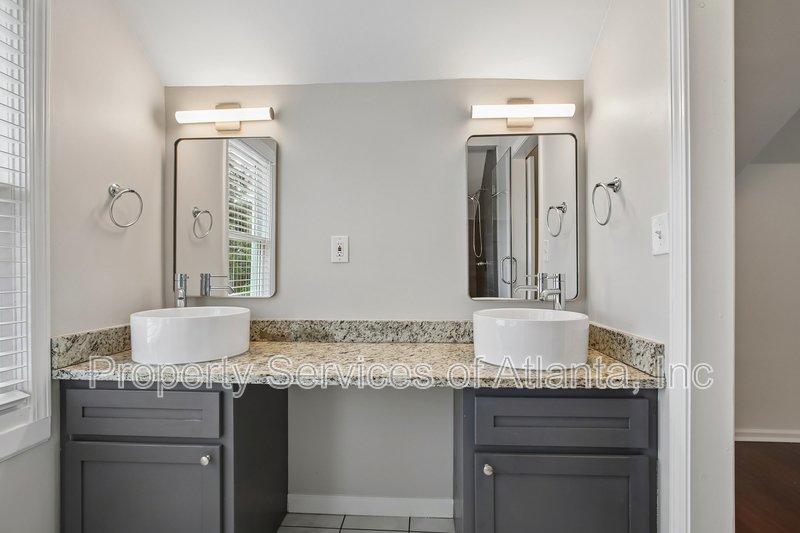 Atlanta - 4BR/2BA - Renovated Cottage - Landscaping Included property image