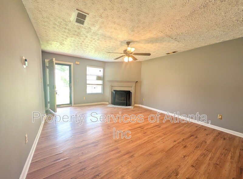 Jonesboro 3BD/2.5BA Fenced Yard! property image