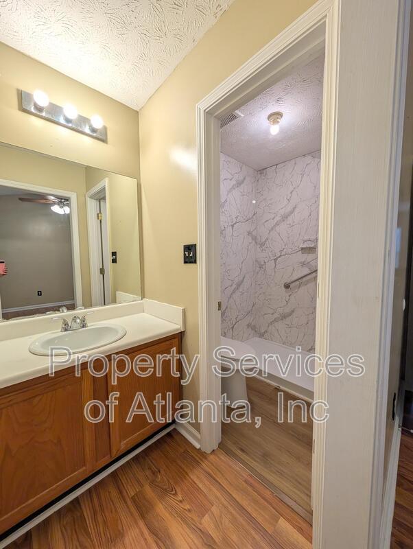 Jonesboro 3BD/2.5BA Fenced Yard! property image