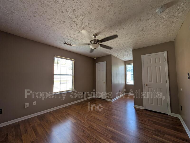 Jonesboro 3BD/2.5BA Fenced Yard! property image