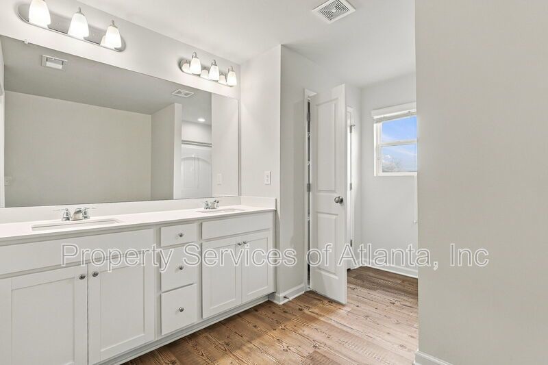 Flowery Branch - 3BR/2.5BA Townhouse - Includes Landscaping property image